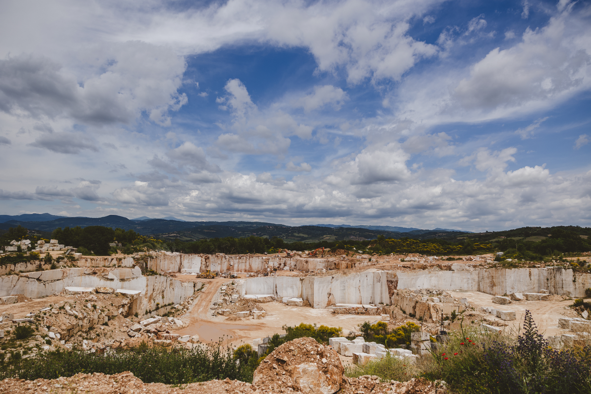Usare il Travertino per il Rivestimento delle Pareti: Una Guida Completa